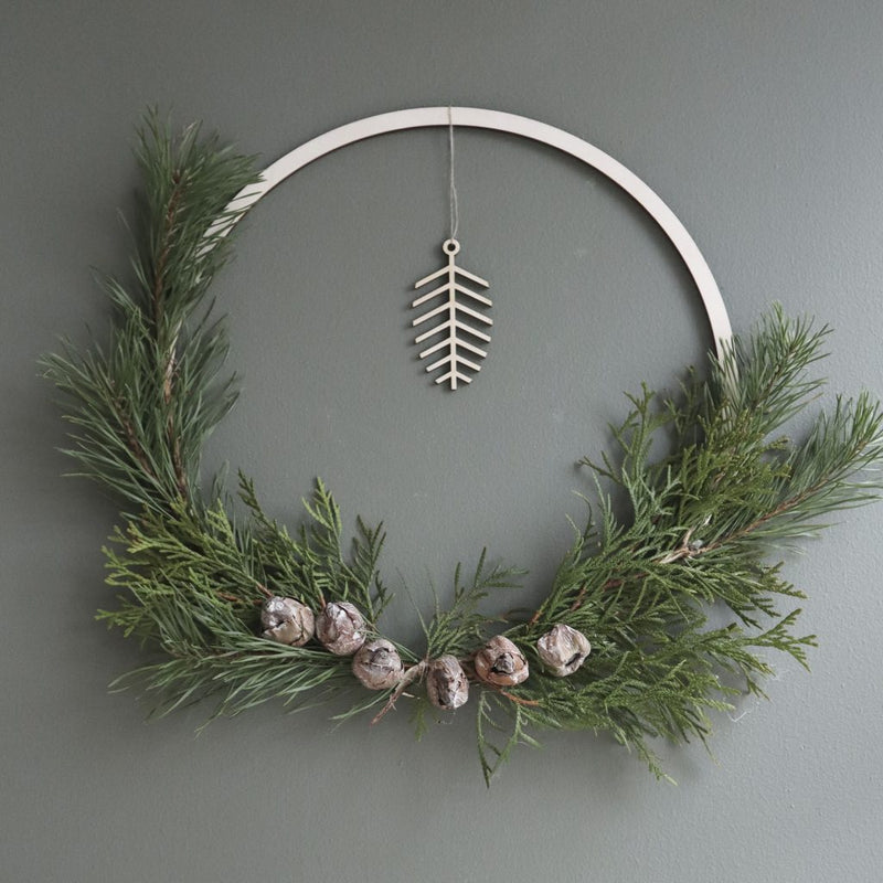 Wooden wreath ring (DIY)