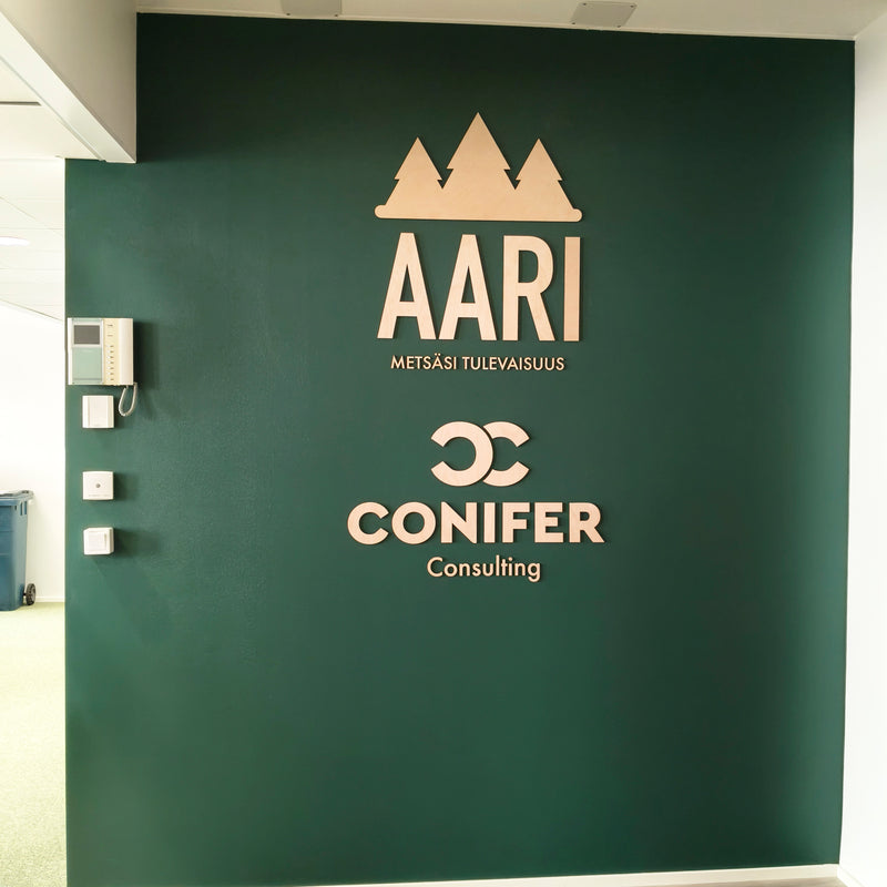 Puiset logokyltit ja tekstit